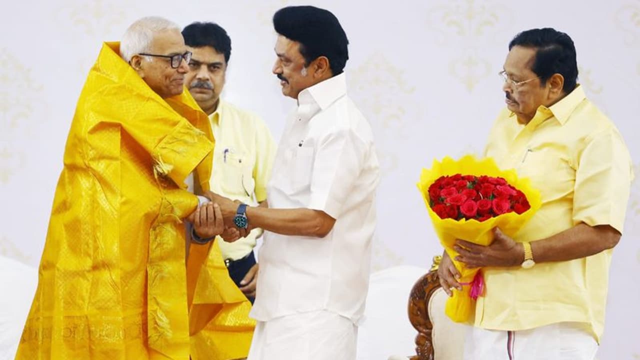 தமிழ்நாட்டு அரசை பாஜகவால் அசைத்துக் கூட பார்க்க முடியாது.. குடியரசு தலைவர் வேட்பாளர் யஷ்வந்த் சின்ஹா அதிரடி. தமிழ்நாட்டு அரசை பாஜகவால் அசைத்துக் கூட பார்க்க முடியாது.. குடியரசு தலைவர் வேட்பாளர் யஷ்வந்த் சின்ஹா அதிரடி.