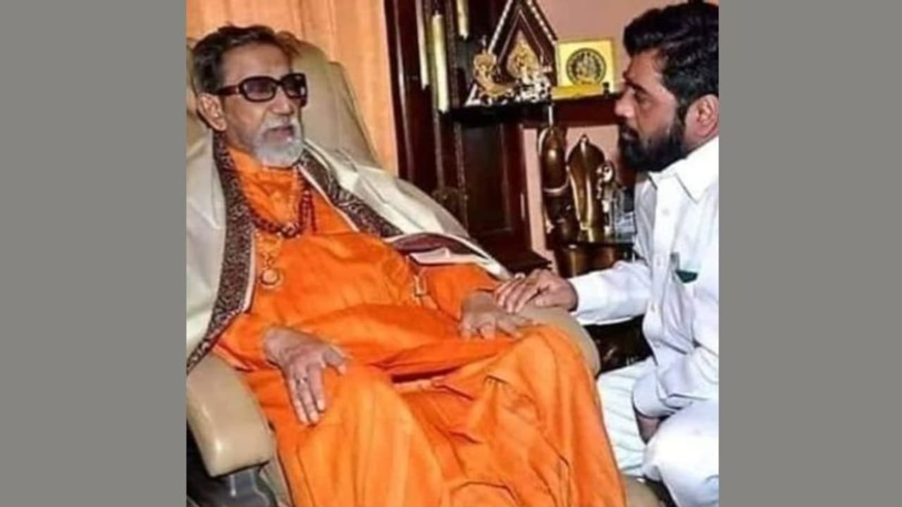 ట్విట్టర్ డీపీ మార్చిన ఏక్ నాథ్ షిండే.. బాలాసాహెబ్ ఠాక్రే వారసత్వానికి దావా.. ట్విట్టర్ డీపీ మార్చిన ఏక్ నాథ్ షిండే.. బాలాసాహెబ్ ఠాక్రే వారసత్వానికి దావా..