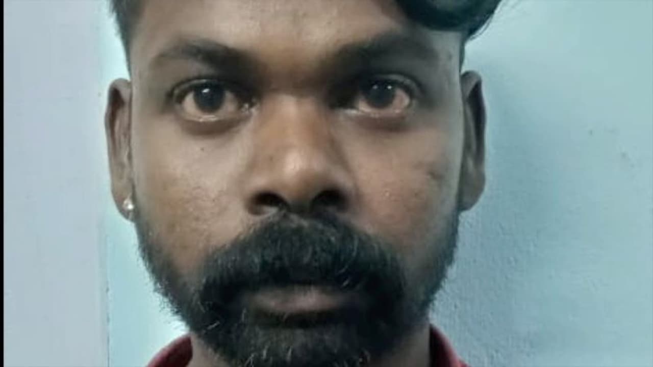 പ്രായപൂർത്തിയാവാത്ത പെൺകുട്ടിയെ പീഡിപ്പിച്ച പ്രതിയെ ഇന്ന് കോടതിയില് ഹാജറാക്കും പ്രായപൂർത്തിയാവാത്ത പെൺകുട്ടിയെ പീഡിപ്പിച്ച പ്രതിയെ ഇന്ന് കോടതിയില് ഹാജറാക്കും