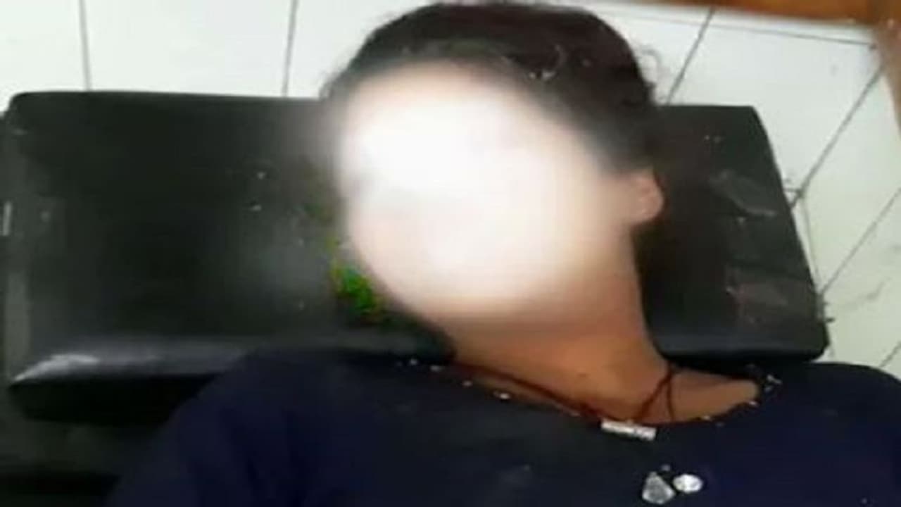 दबंगों ने धारदार हथियार से नाबालिग की काटी नाक, घर मे घुसकर दिया वारदात को अंजाम दबंगों ने धारदार हथियार से नाबालिग की काटी नाक, घर मे घुसकर दिया वारदात को अंजाम