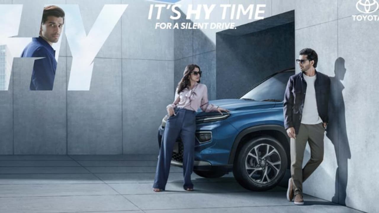 दमदार लुक के साथ आज इंडिया में एंट्री करेगी Toyota Hyryder SUV ,किआ सेल्टोस और हुंडई क्रेटा को देगी कड़ी टक्कर 