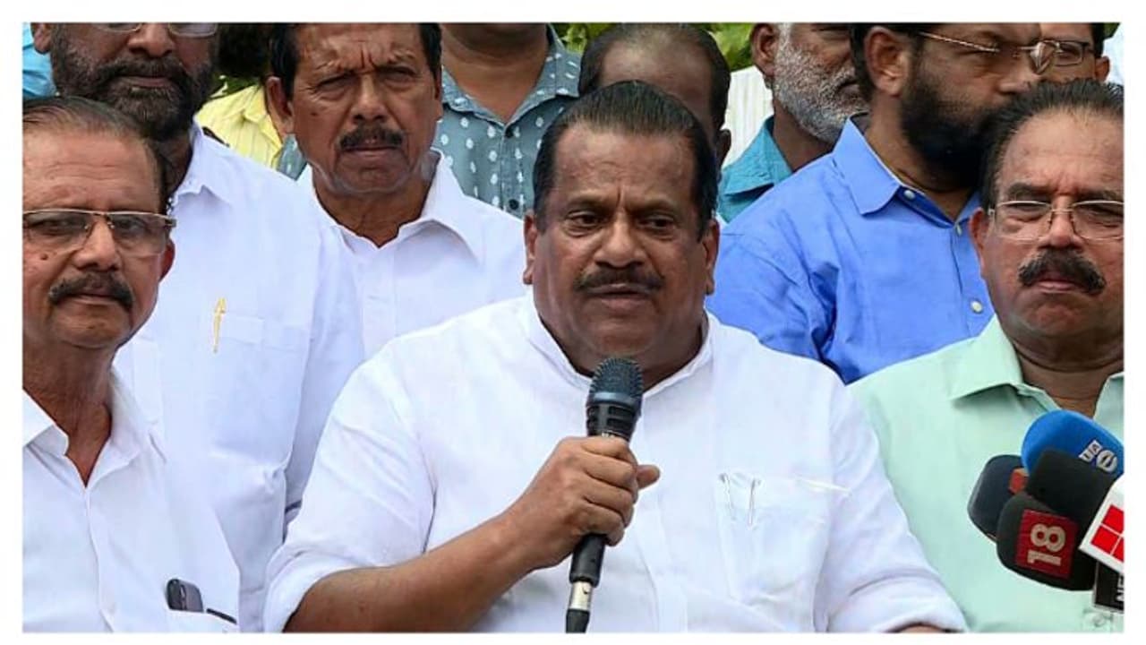 എകെജി സെന്‍റർ ആക്രമണം: പിന്നിൽ കോൺഗ്രസ് തന്നെയെന്ന് ഇപി ജയരാജൻ, ഉന്നതതല ഗൂഢാലോചനയും പരിശോധിക്കണം