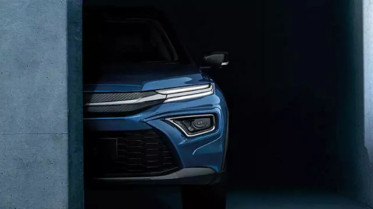 Toyota Urban Cruiser Hyryder : പേരിലെ വമ്പ് പെർഫോമൻസിലും ഉറപ്പ്; ജാപ്പനീസ് വാഹന ഭീമന്റെ പുത്തൻ അവതാരം Toyota Urban Cruiser Hyryder : പേരിലെ വമ്പ് പെർഫോമൻസിലും ഉറപ്പ്; ജാപ്പനീസ് വാഹന ഭീമന്റെ പുത്തൻ അവതാരം