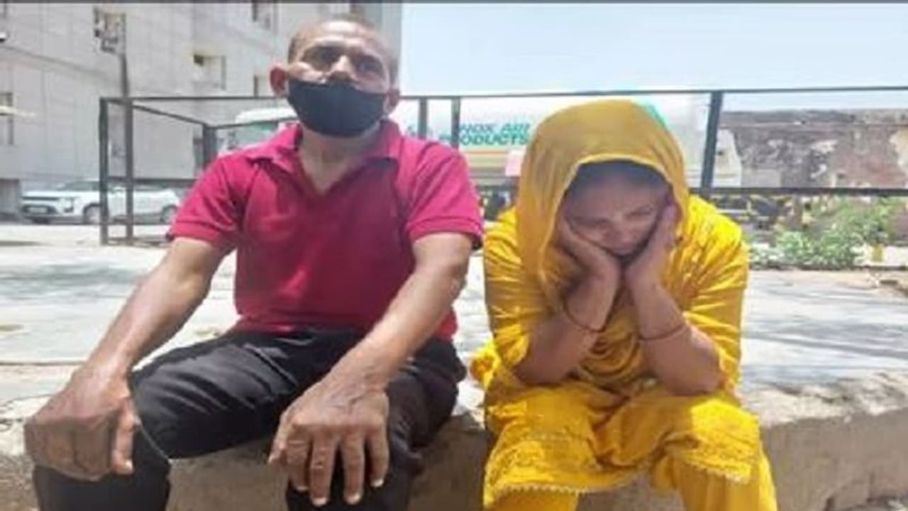 रितिका मर्डर केस में परिजनों ने पुलिस की थ्योरी पर उठाए सवाल, क्राइम सीन होगा रिक्रिएट रितिका मर्डर केस में परिजनों ने पुलिस की थ्योरी पर उठाए सवाल, क्राइम सीन होगा रिक्रिएट