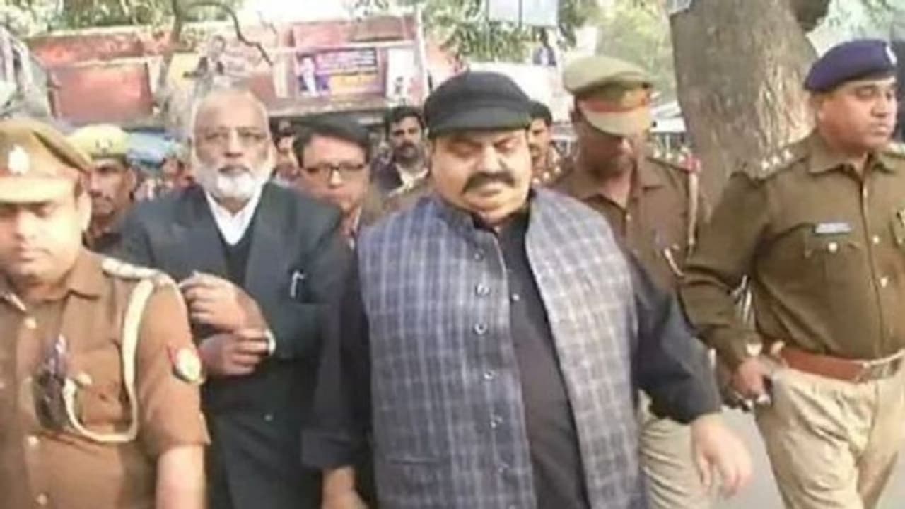 बाहुबली अतीक अहमद के गुर्गे हमजा अंसारी को CBI ने प्रयागराज से किया गिरफ्तार, अपहरण और मारपीट का है आरोप बाहुबली अतीक अहमद के गुर्गे हमजा अंसारी को CBI ने प्रयागराज से किया गिरफ्तार, अपहरण और मारपीट का है आरोप