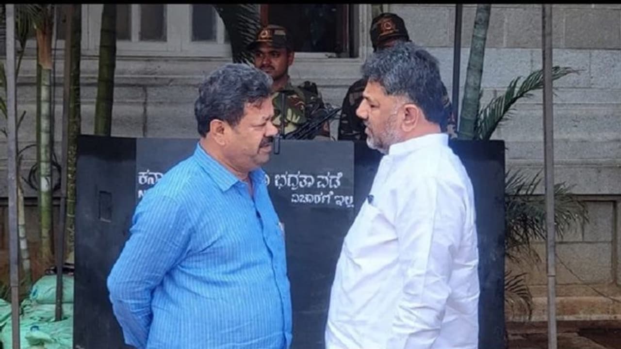 ರೇಣುಕಾಚಾರ್ಯಗೆ ಬಿಗ್ ರಿಲೀಫ್ ನೀಡಿದ ಕೋರ್ಟ್, ಇತ್ತ ಡಿಕೆಶಿಗೆ ಮತ್ತೆ ಟೆನ್ಷನ್..!