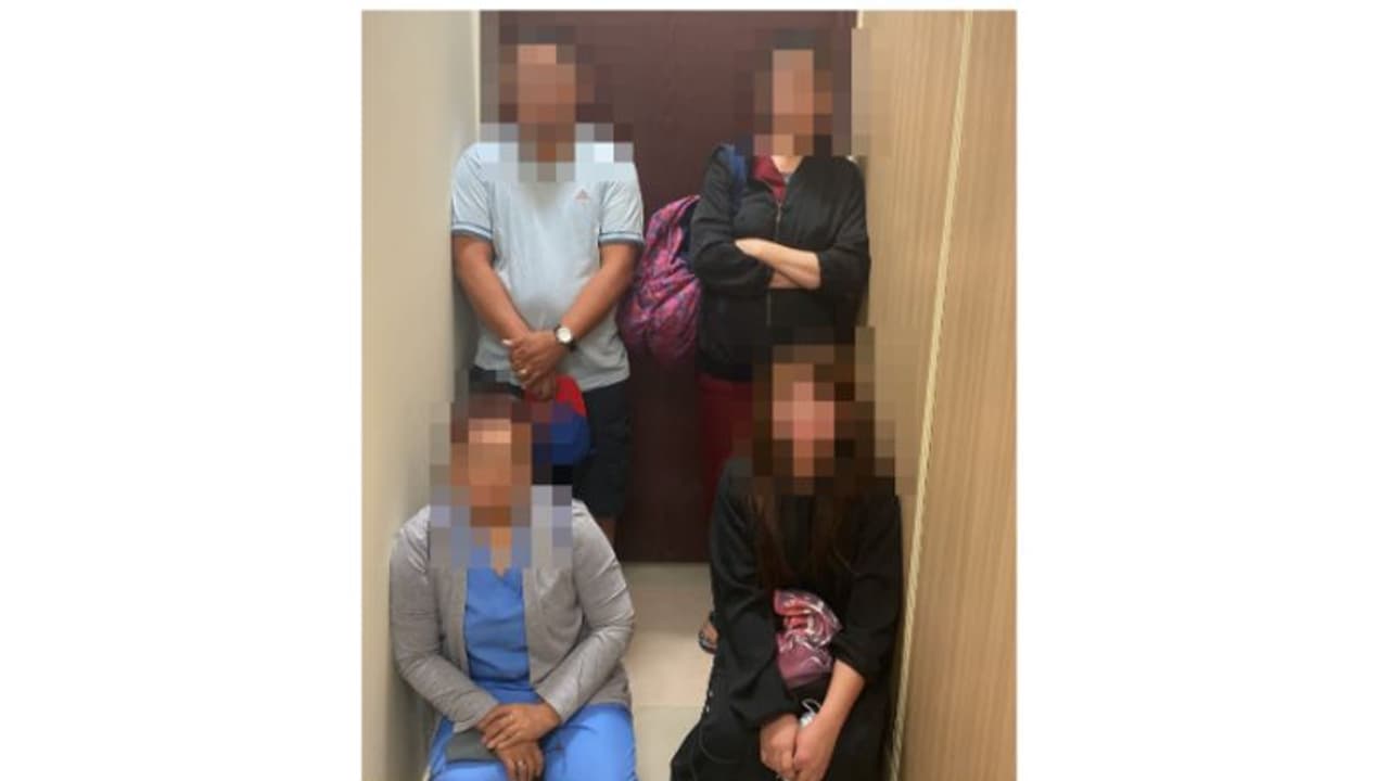 അനാശാസ്യ പ്രവര്ത്തനം; കുവൈത്തില് പ്രവാസികളെ അറസ്റ്റ് ചെയ്തതായി ആഭ്യന്തര മന്ത്രാലയം അനാശാസ്യ പ്രവര്ത്തനം; കുവൈത്തില് പ്രവാസികളെ അറസ്റ്റ് ചെയ്തതായി ആഭ്യന്തര മന്ത്രാലയം