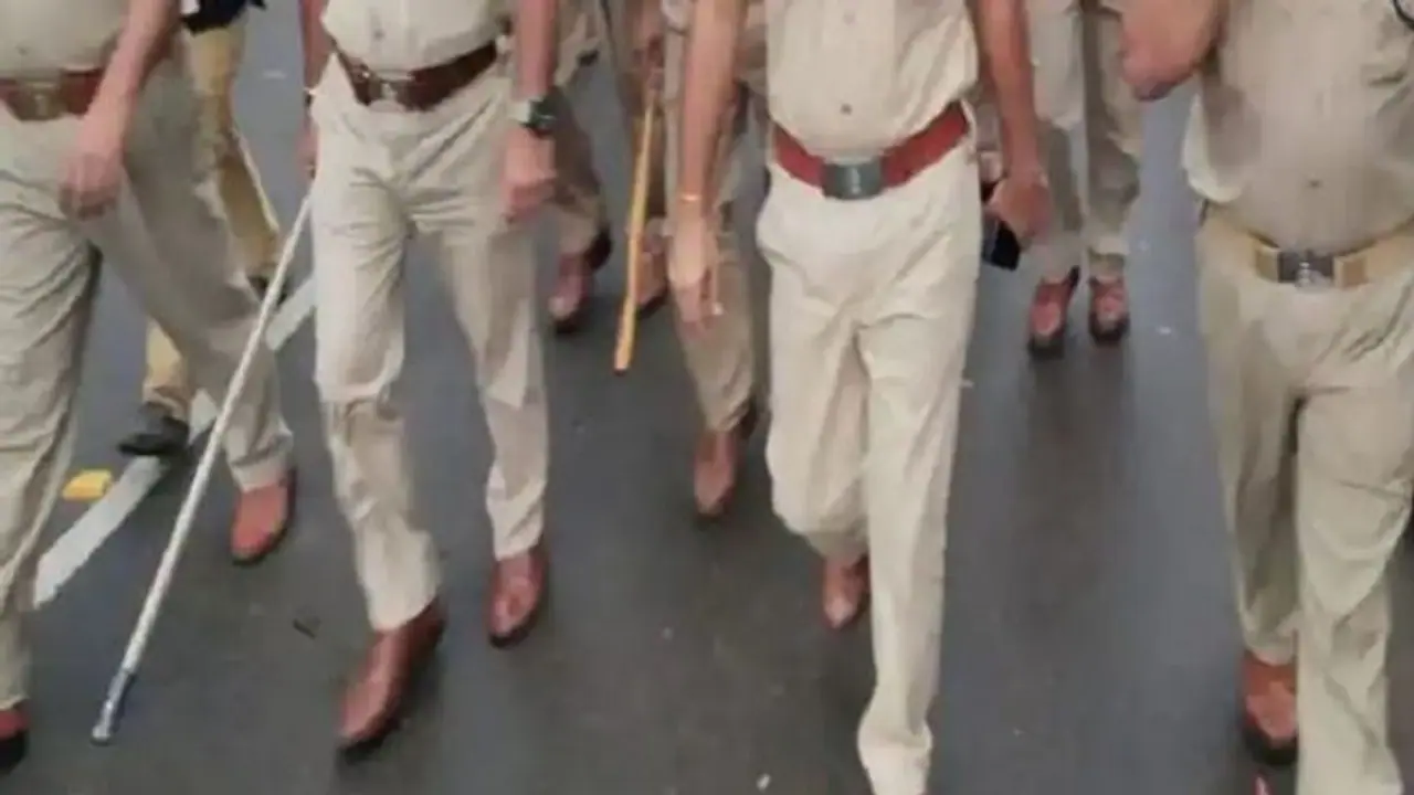 সাব ইন্সপেক্টর নিয়োগে দুর্ণীতির অভিযোগে গ্রেফতার পুলিশ কর্তা, এশিয়ানেট নিউজের বড় সাফল্য সাব ইন্সপেক্টর নিয়োগে দুর্ণীতির অভিযোগে গ্রেফতার পুলিশ কর্তা, এশিয়ানেট নিউজের বড় সাফল্য