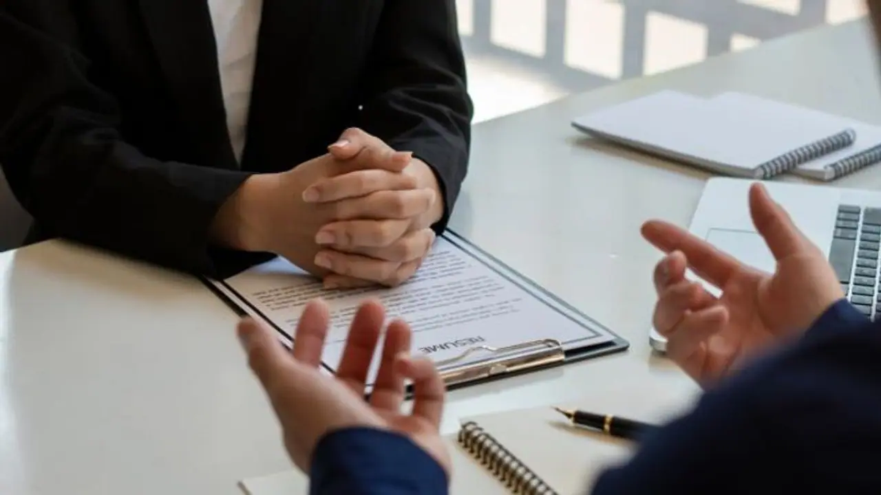 রোজ সকালে ঘুম থেকে উঠে এই বিশেষ কাজ করুন, দূর হবে চাকরির বাধা, রইল জ্যোতিষ মত