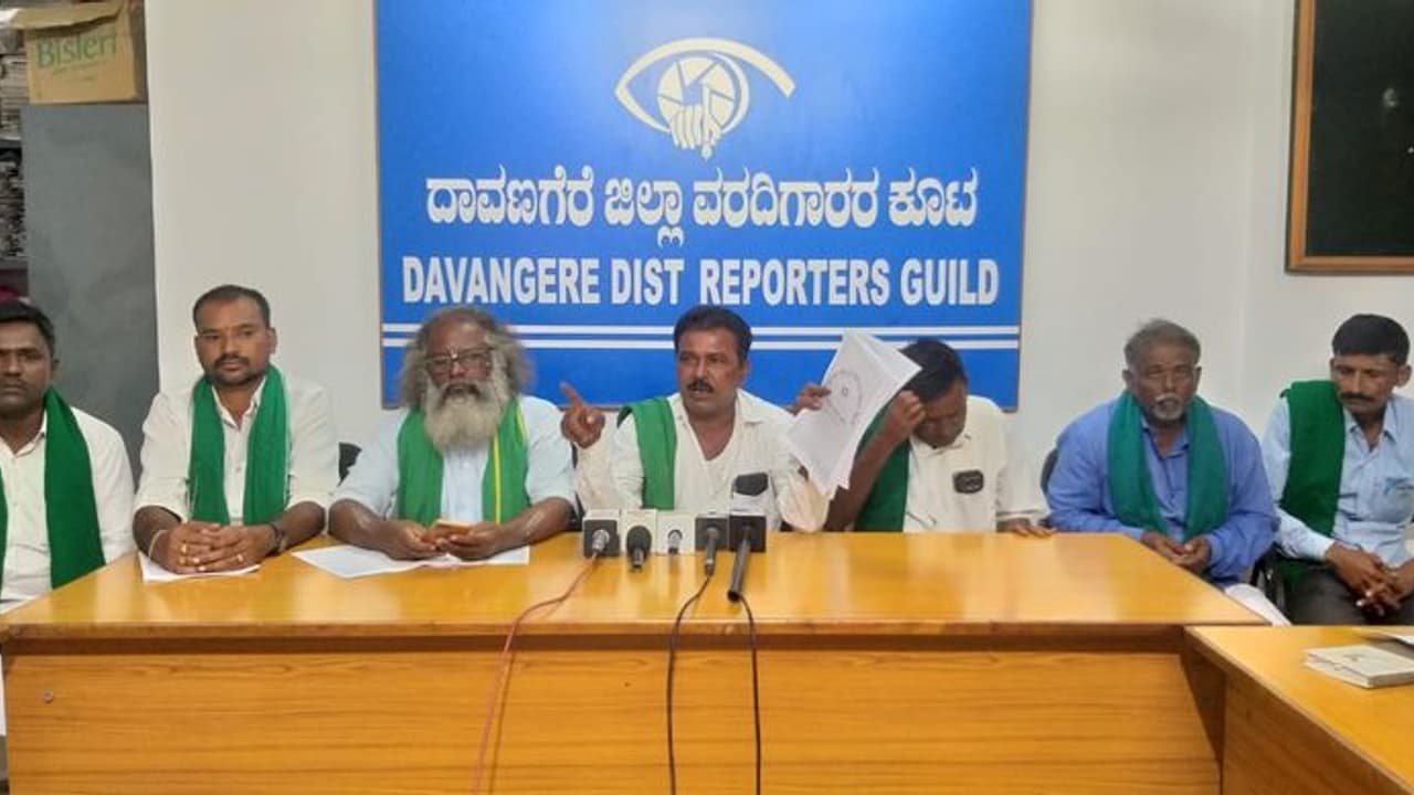 ದಾವಣಗೆರೆಯಲ್ಲಿ ರೈತ ಸಂಘಟನೆ ನಾಯಕರ ಮಧ್ಯೆ ಆರೋಪ ಪ್ರತ್ಯಾರೋಪ ದಾವಣಗೆರೆಯಲ್ಲಿ ರೈತ ಸಂಘಟನೆ ನಾಯಕರ ಮಧ್ಯೆ ಆರೋಪ ಪ್ರತ್ಯಾರೋಪ