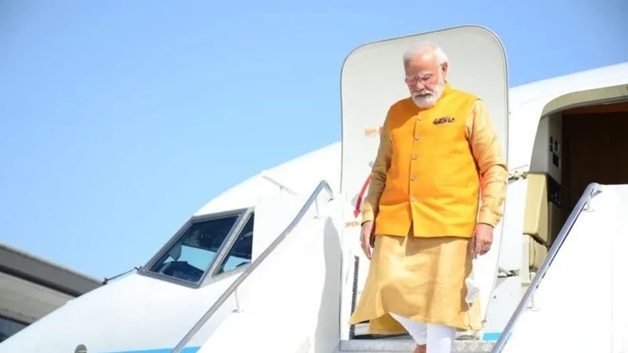 PM Modi Hyderabad Visit: నేడు హైదరాబాద్కు ప్రధాని మోడీ.. ఆయన షెడ్యూల్ ఇదే PM Modi Hyderabad Visit: నేడు హైదరాబాద్కు ప్రధాని మోడీ.. ఆయన షెడ్యూల్ ఇదే