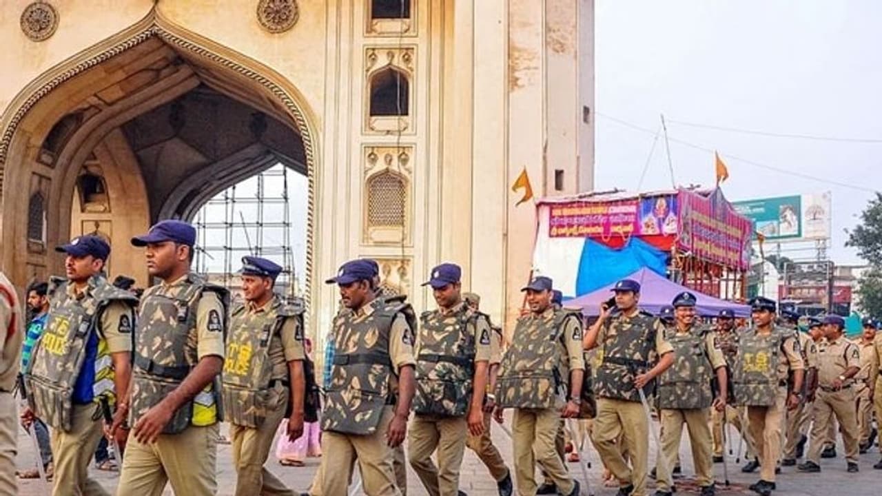 വിവിഐപികൾക്ക് സുരക്ഷ കർശനമാക്കുന്നു,പിന്നിൽ നിന്നുളള ആക്രമണ സാധ്യത ഉളളതിനാൽ കർശന നിരീക്ഷണം വേണമെന്ന് നിർദേശം വിവിഐപികൾക്ക് സുരക്ഷ കർശനമാക്കുന്നു,പിന്നിൽ നിന്നുളള ആക്രമണ സാധ്യത ഉളളതിനാൽ കർശന നിരീക്ഷണം വേണമെന്ന് നിർദേശം