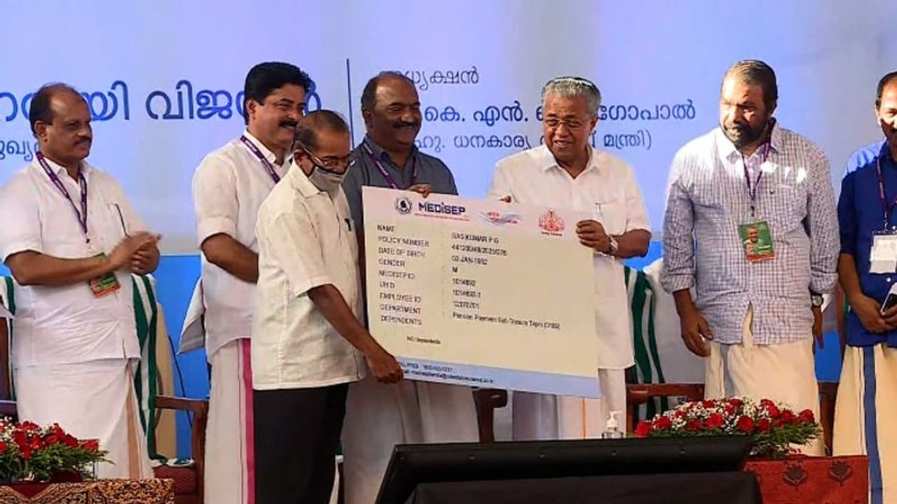 'മെഡിസെപ്' നിലവിൽ വന്നു, അനാവശ്യമായി പദ്ധതിയെ എതിർക്കുന്നവരെ ജനം തള്ളുമെന്ന് മുഖ്യമന്ത്രി 'മെഡിസെപ്' നിലവിൽ വന്നു, അനാവശ്യമായി പദ്ധതിയെ എതിർക്കുന്നവരെ ജനം തള്ളുമെന്ന് മുഖ്യമന്ത്രി