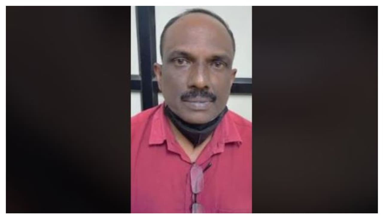 അവധി ദിനത്തിൽ അനധികൃത മദ്യവിൽപന; ബിവറേജ് ജീവനക്കാരൻ പിടിയിൽ