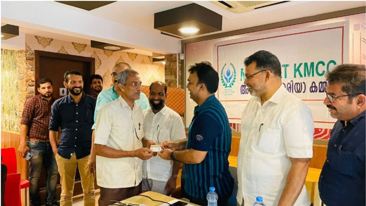 മസ്കറ്റ് കെഎംസിസി അൽഖൂദ് ഏരിയ കമ്മിറ്റി അംഗ്വത്വ കാർഡ് വിതരണം സംഘടിപ്പിച്ചു മസ്കറ്റ് കെഎംസിസി അൽഖൂദ് ഏരിയ കമ്മിറ്റി അംഗ്വത്വ കാർഡ് വിതരണം സംഘടിപ്പിച്ചു