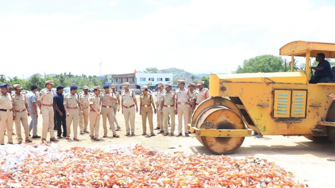 1.3 കോടിയുടെ മദ്യം റോഡ് റോളർ ഉപയോ​ഗിച്ച് നശിപ്പിച്ചു
