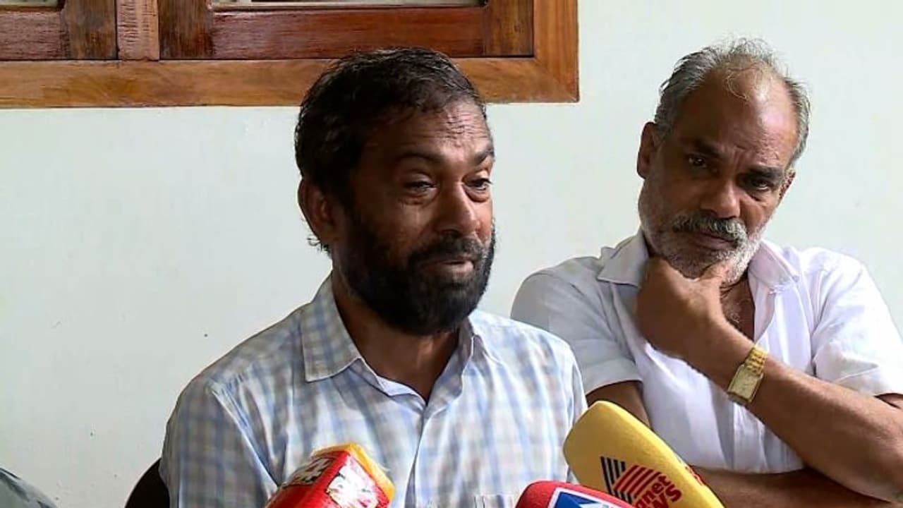 'കൊന്നിട്ടും കലി തീരാതെ വീണ്ടും വീണ്ടും കൊല്ലുന്നു', പൊട്ടിക്കരഞ്ഞ് ധീരജിന്‍റെ കുടുംബം