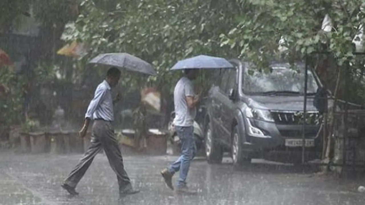 உஷார் மக்களே!! இன்று கனமழை.. எந்தெந்த பகுதிகளில் வெளுத்து வாங்கப்போகும் மழை.. உஷார் மக்களே!! இன்று கனமழை.. எந்தெந்த பகுதிகளில் வெளுத்து வாங்கப்போகும் மழை..