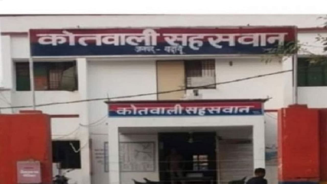 बदायूं: फेसबुक पर पीएम मोदी के खिलाफ अभद्र टिप्पणी कर फैलाई थी अफवाह, यूपी पुलिस ने आरोपी को किया गिरफ्तार बदायूं: फेसबुक पर पीएम मोदी के खिलाफ अभद्र टिप्पणी कर फैलाई थी अफवाह, यूपी पुलिस ने आरोपी को किया गिरफ्तार