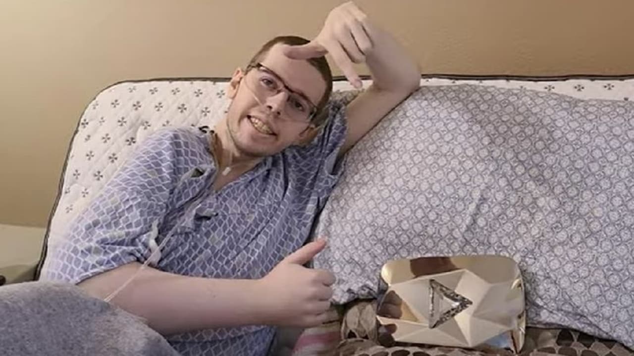 ಕ್ಯಾನ್ಸರ್‌ಗೆ ಬಲಿಯಾದ ಯೂಟ್ಯೂಬರ್‌: 23ಕ್ಕೆ ಬದುಕು ಮುಗಿಸಿದ ಟೆಕ್ನೋಬ್ಲೇಡ್ 