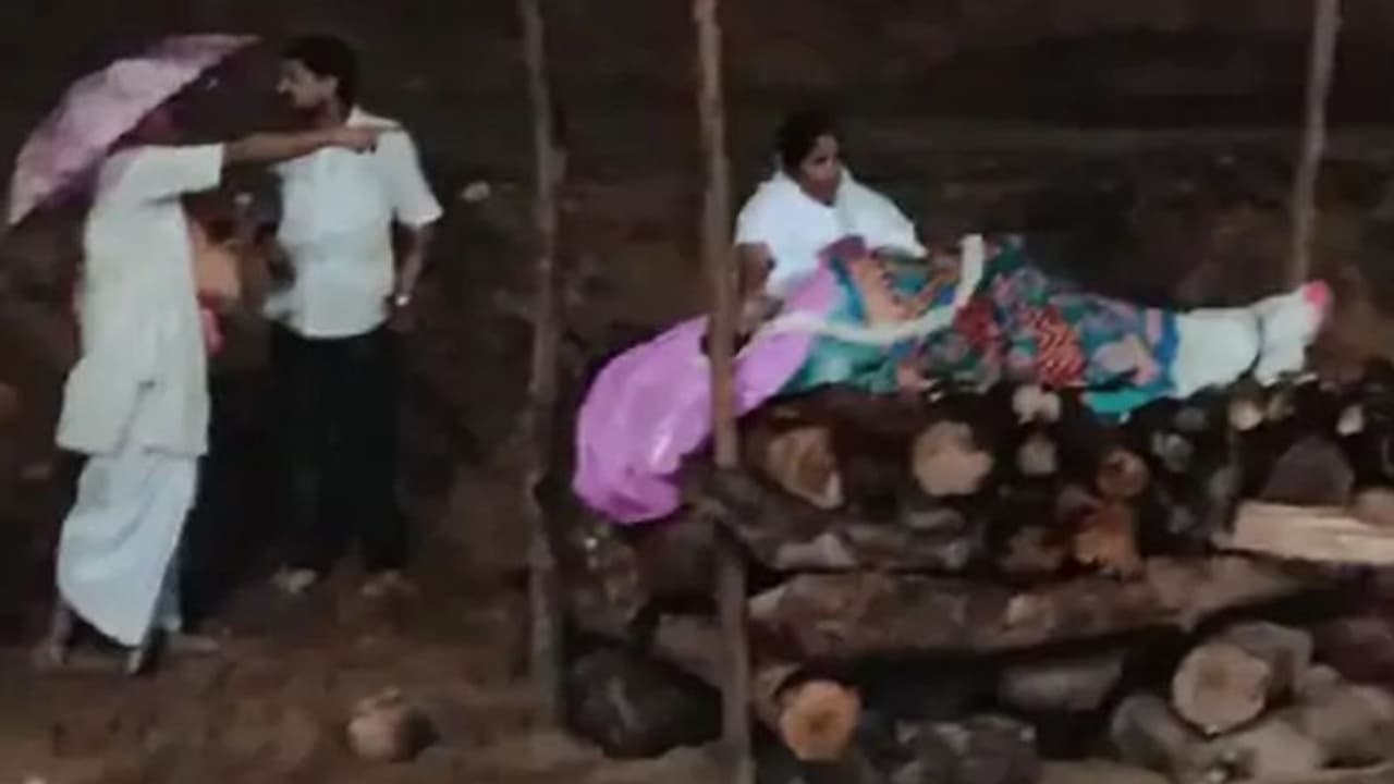 बिहार के गया में मां ने किया अपनी बेटी का अंतिम संस्कार, हत्या का कारण जानकार हो जाएंगे शॉक्ड