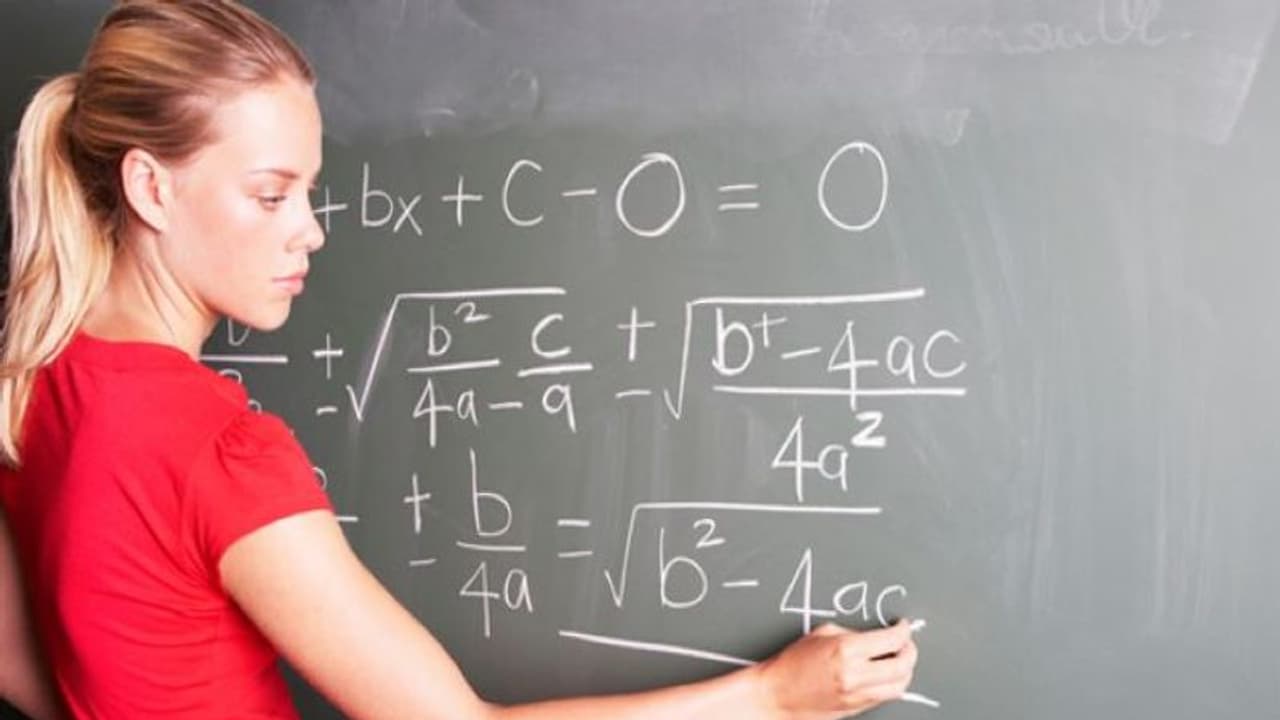 छात्रों ने महिला टीचर का रखा था ऐसा नाम, मतलब समझी तो गुस्से की जगह हुई भावुक 