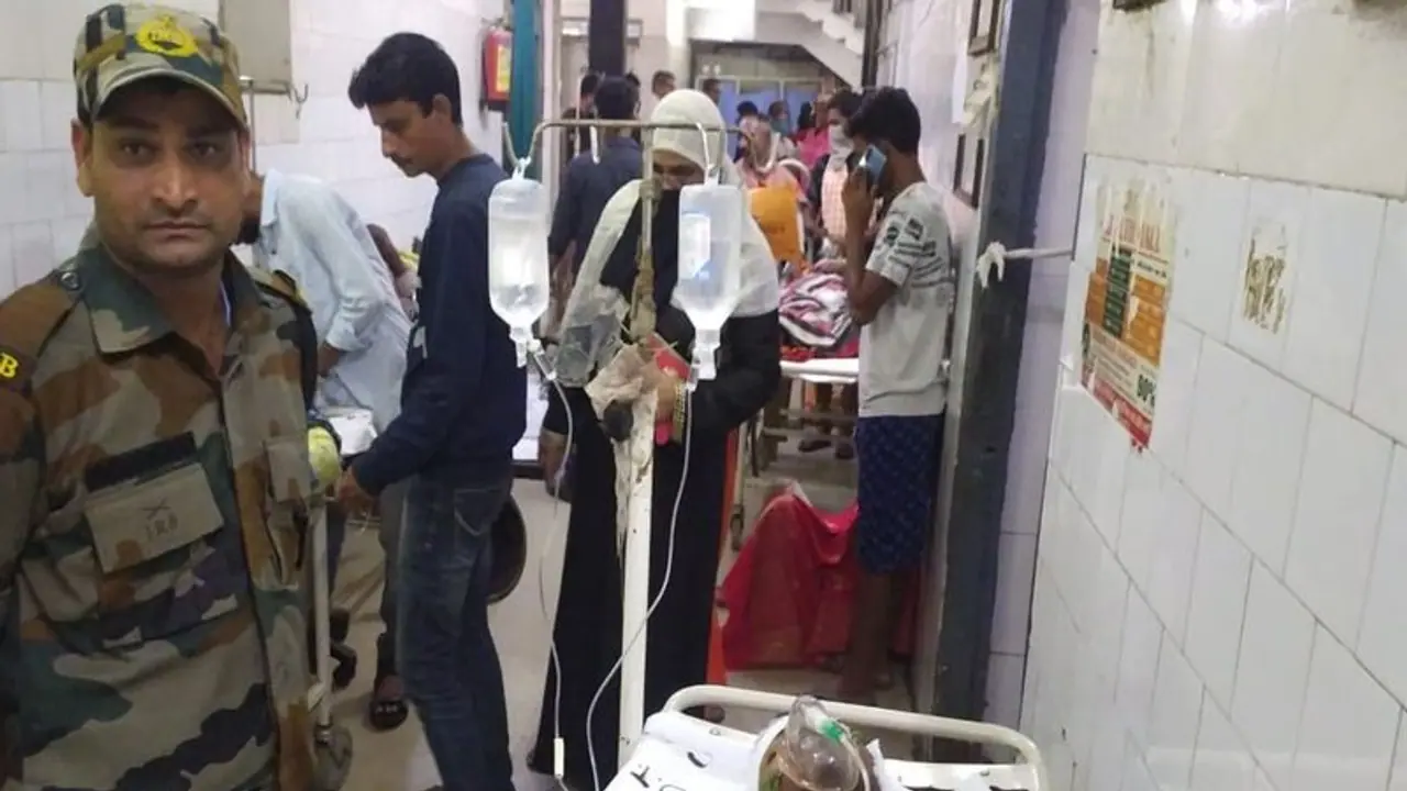 जमशेदपुर में 20 मिनट तक सड़क पर पड़ा रहा युवक, पॉकेट में रखे आधार कार्ड से हुआ खुलासा जमशेदपुर में 20 मिनट तक सड़क पर पड़ा रहा युवक, पॉकेट में रखे आधार कार्ड से हुआ खुलासा