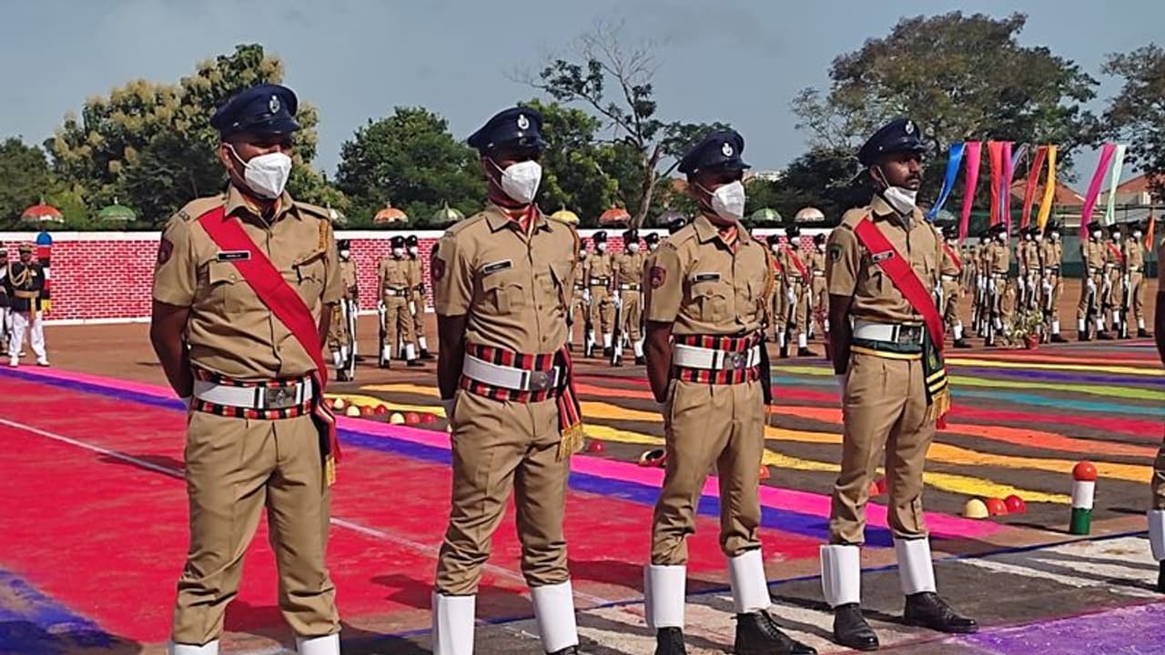കേരള പൊലീസിലേക്ക് 461 ഉദ്യോഗസ്ഥര്‍ കൂടി; പാസിംഗ് ഔട്ട് പരേഡിൽ മുഖ്യമന്ത്രി അഭിവാദ്യം സ്വീകരിച്ചു