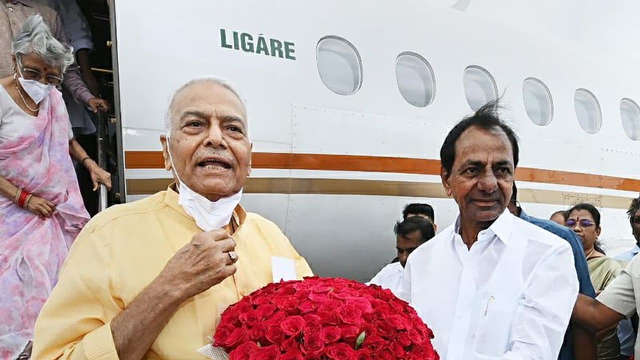 Yashwant Sinha: కేసీఆర్తో కలిసి బీజేపీపై పోరాడతా: యశ్వంత్ సిన్హా Yashwant Sinha: కేసీఆర్తో కలిసి బీజేపీపై పోరాడతా: యశ్వంత్ సిన్హా