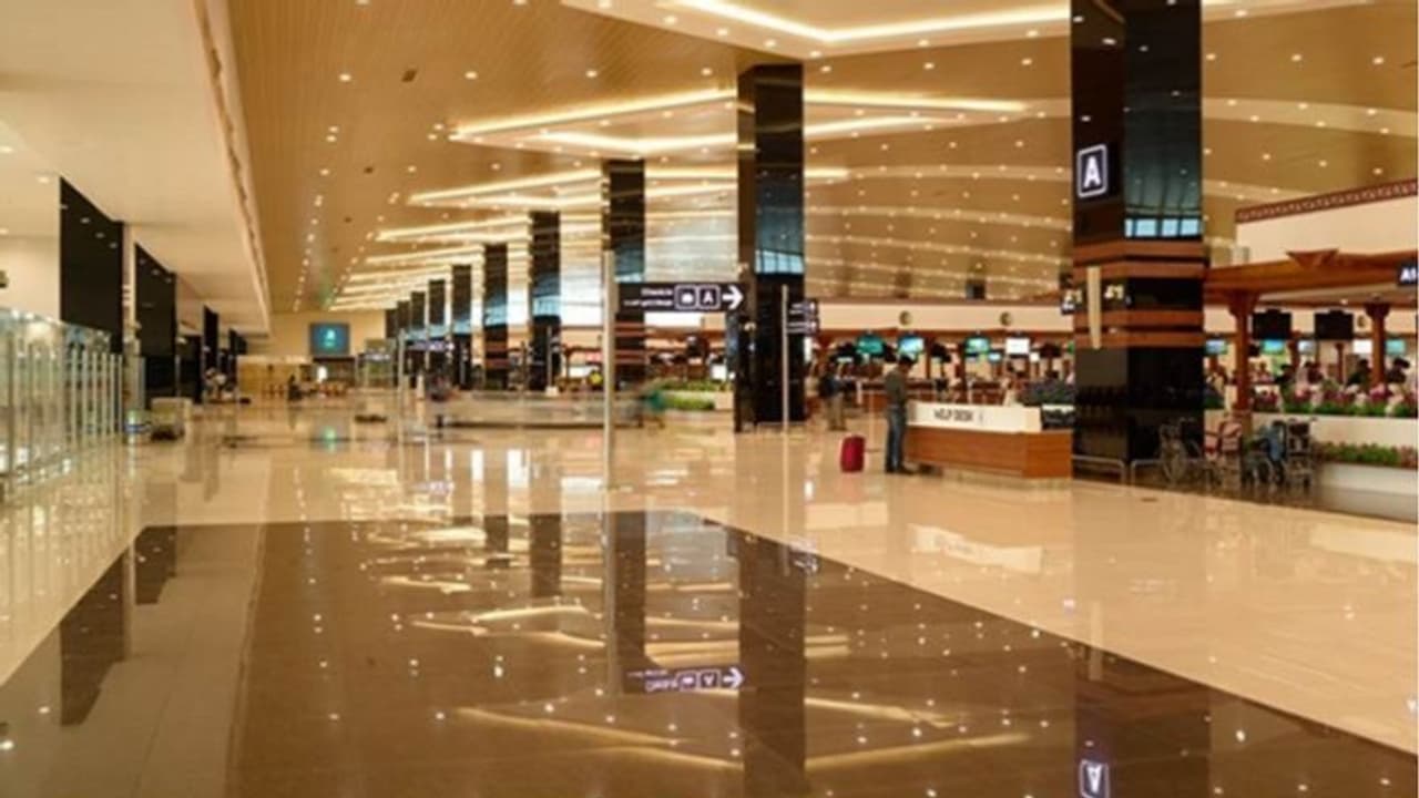 കൊച്ചി വിമാനത്താവളത്തിലെ സുരക്ഷാ പരിശോധനയില്‍ അസ്വസ്ഥത; 'കൈയില്‍ ബോംബൊന്നുമില്ലെന്ന' തമാശ കാര്യമായി