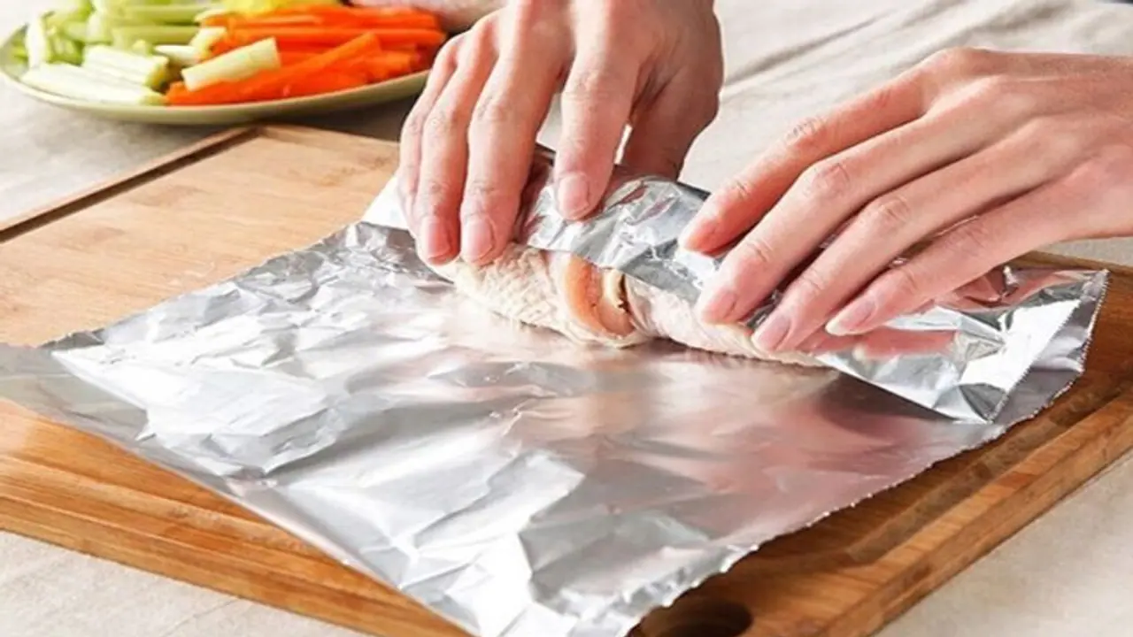 ஏர் பிரையரில் அலுமினியத் தாளை வைத்து சமைப்பது பாதுகாப்பானதா?