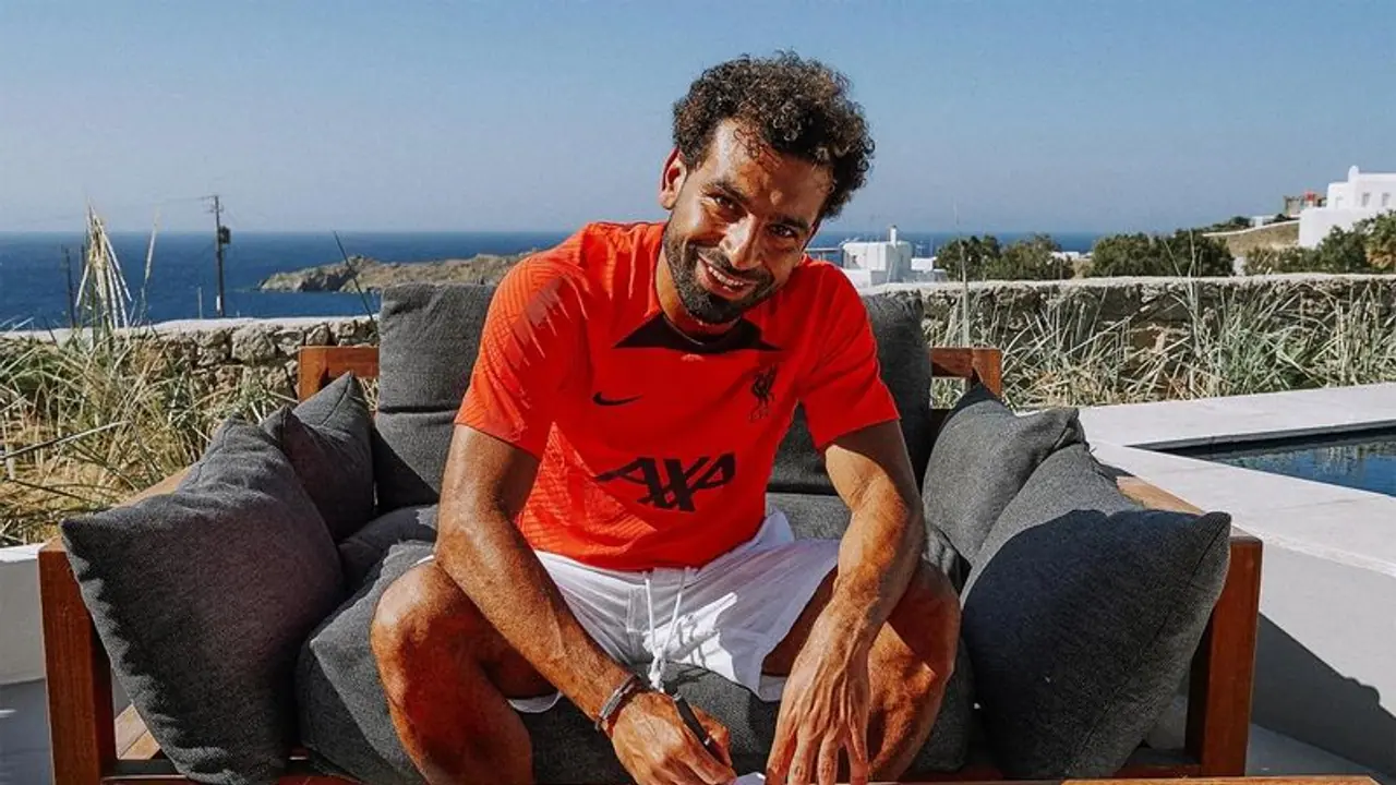 Here's how Liverpool players reacted as Mohamed Salah pens new contract Here's how Liverpool players reacted as Mohamed Salah pens new contract