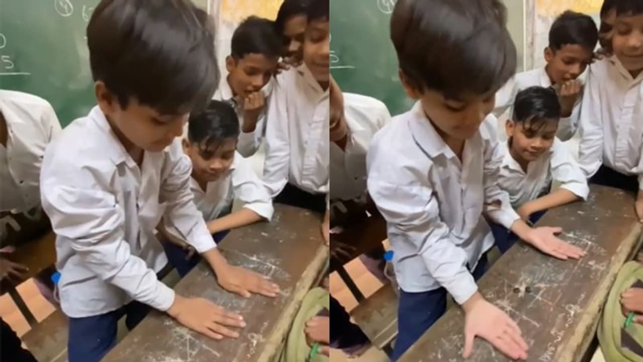 लड़के का टैलेंट देख दंग रह गए सभी, 13 करोड़ लोगों ने देखा वायरल वीडियो, 63 लाख यूजर्स ने पसंद किया लड़के का टैलेंट देख दंग रह गए सभी, 13 करोड़ लोगों ने देखा वायरल वीडियो, 63 लाख यूजर्स ने पसंद किया