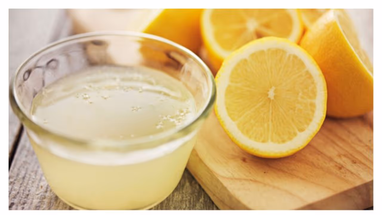 Skin Care : മുഖത്ത് ചെറുനാരങ്ങ തേക്കുന്നത് അപകടമാണോ? മുഖത്ത് ഇടാൻ പാടില്ലാത്ത 5 സാധനങ്ങള്‍