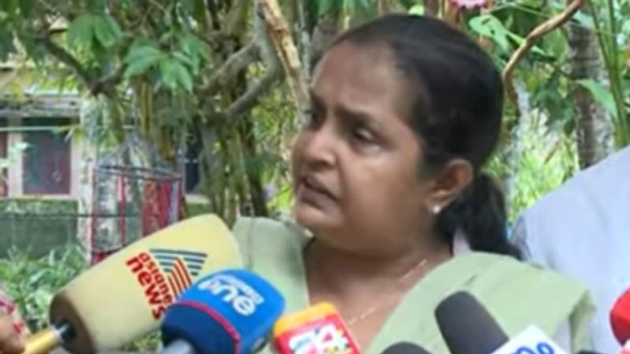 'മുഖ്യമന്ത്രിയെ വെടിവച്ച് കൊല്ലാനുള്ള ദേഷ്യമുണ്ട്';പിണറായിയുടേത് കുടുംബം തകർക്കുന്ന പണിയെന്ന് ജോർജിന്റെ ഭാര്യ 'മുഖ്യമന്ത്രിയെ വെടിവച്ച് കൊല്ലാനുള്ള ദേഷ്യമുണ്ട്';പിണറായിയുടേത് കുടുംബം തകർക്കുന്ന പണിയെന്ന് ജോർജിന്റെ ഭാര്യ