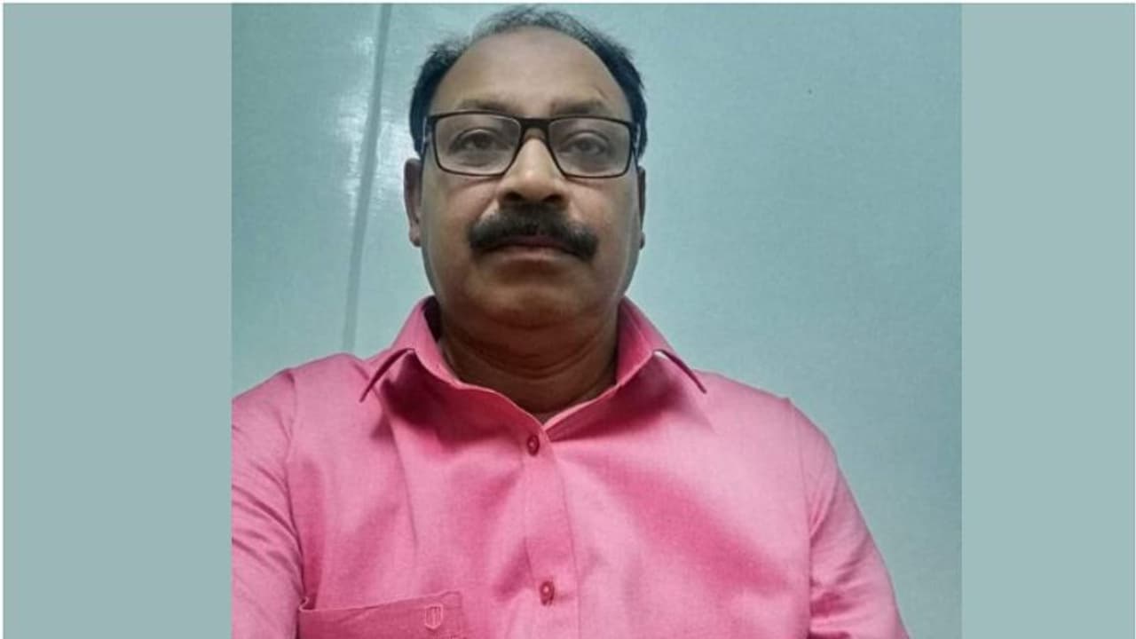 ഹൃദയാഘാതം മൂലം മരിച്ച പ്രവാസി മലയാളി സാമൂഹിക പ്രവര്ത്തകന്റെ മൃതദേഹം നാട്ടില് എത്തിച്ചു ഹൃദയാഘാതം മൂലം മരിച്ച പ്രവാസി മലയാളി സാമൂഹിക പ്രവര്ത്തകന്റെ മൃതദേഹം നാട്ടില് എത്തിച്ചു