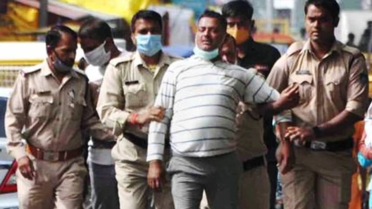 बिकरू हत्याकांड: 2 साल बाद भी आरोपियों पर नहीं तय हो सके आरोप, कोर्ट ने दी नई डेट बिकरू हत्याकांड: 2 साल बाद भी आरोपियों पर नहीं तय हो सके आरोप, कोर्ट ने दी नई डेट