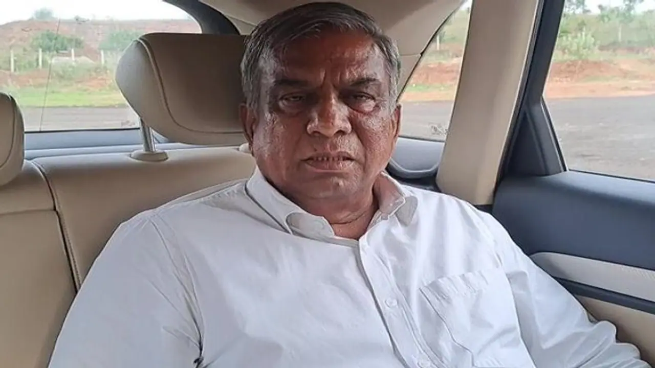 गोधरा में 59 कारसेवकों को जलाने के आरोपी को मिली उम्रकैद, कभी मजदूर, कभी फलवाला बन पुलिस को देता रहा चकमा गोधरा में 59 कारसेवकों को जलाने के आरोपी को मिली उम्रकैद, कभी मजदूर, कभी फलवाला बन पुलिस को देता रहा चकमा