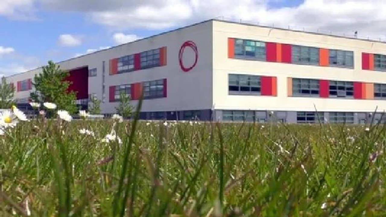 ഐപാഡിൽ ചാർജ്ജ് 93 ശതമാനം മാത്രമേ ഉള്ളൂ, വിദ്യാർത്ഥിക്ക് ശിക്ഷ നൽകി സ്കൂൾ! ഐപാഡിൽ ചാർജ്ജ് 93 ശതമാനം മാത്രമേ ഉള്ളൂ, വിദ്യാർത്ഥിക്ക് ശിക്ഷ നൽകി സ്കൂൾ!