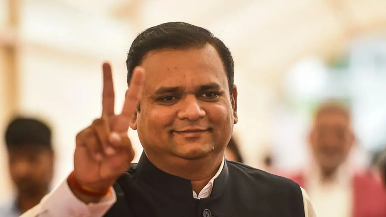 ಮಹಾ ಸಿಎಂ ಶಿಂಧೆ, ಶಿವಸೈನಿಕರ ಅನರ್ಹತೆ: ಮಹಾ ಸ್ಪೀಕರ್‌ಗೆ ಸುಪ್ರೀಂ ನೋಟಿಸ್‌