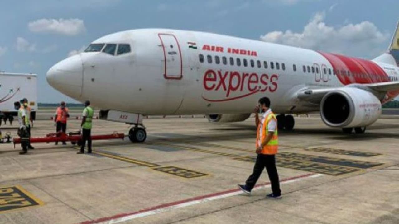 शख्स ने एयरपोर्ट पर कह दी ऐसी बात, पड़ गया मुसीबत में, जानिए क्या हुआ उसके साथ 