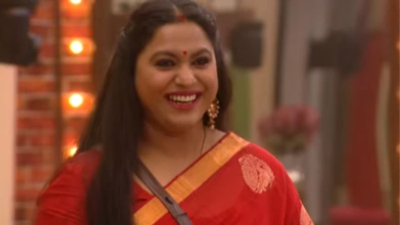 'അഴിക്കുന്തോറും കൂടുതൽ കുരുങ്ങിപ്പോകുന്ന കുരുക്കാണ് ജീവിതം, എങ്കിലും മനോഹരം'; ജന്മദിനത്തിൽ ലക്ഷ്മി പ്രിയ