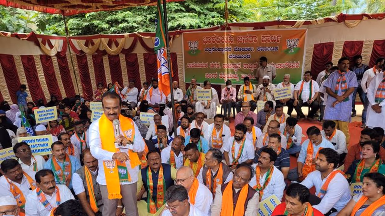 ಮುಸ್ಲಿಮರು ಮದ್ಯಪಾನ ವಿರೋಧಿ, ಹಿಂದುಗಳು ಕುಡಿದು ಹಾಳಾಗುತ್ತಿದ್ದಾರೆ: ಬಿಜೆಪಿ MLC ಮುಸ್ಲಿಮರು ಮದ್ಯಪಾನ ವಿರೋಧಿ, ಹಿಂದುಗಳು ಕುಡಿದು ಹಾಳಾಗುತ್ತಿದ್ದಾರೆ: ಬಿಜೆಪಿ MLC