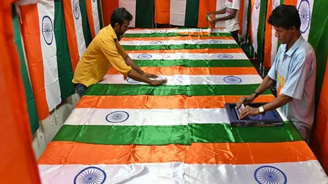 Har Ghar Tiranga: Volunteers urge citizens to buy 'Made in India' flags rather than those Made in China Har Ghar Tiranga: Volunteers urge citizens to buy 'Made in India' flags rather than those Made in China