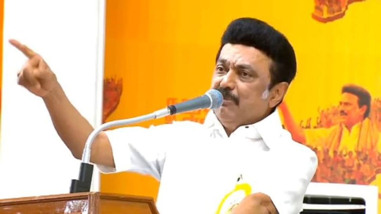 மேயர் முதல் வார்டு உறுப்பினர்கள் வரை.. ஒழுங்கா இருக்கணும் வார்னிங் கொடுத்த மு.க ஸ்டாலின் ! மேயர் முதல் வார்டு உறுப்பினர்கள் வரை.. ஒழுங்கா இருக்கணும் வார்னிங் கொடுத்த மு.க ஸ்டாலின் !