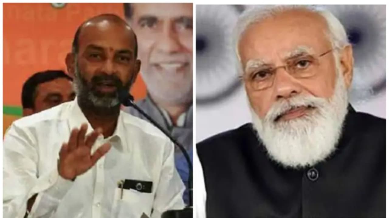 తెలంగాణకు మోడీ: రైల్వే అధికారులతో బండి సంజయ్, డాక్టర్ లక్ష్మణ్ సమీక్ష తెలంగాణకు మోడీ: రైల్వే అధికారులతో బండి సంజయ్, డాక్టర్ లక్ష్మణ్ సమీక్ష