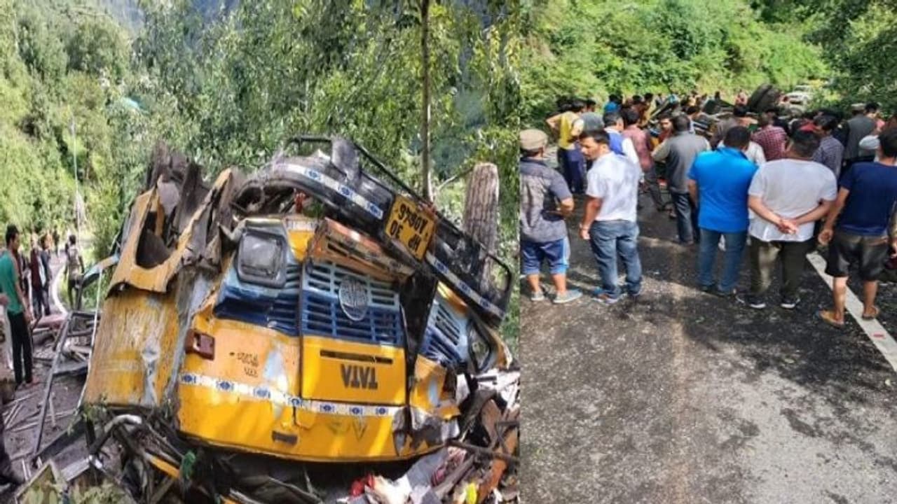 হিমাচলে কুলুর খাদে স্কুল বাস, পড়ুয়া সহ ১৬ জনের মৃত্যু, চলছে উদ্ধারকাজ হিমাচলে কুলুর খাদে স্কুল বাস, পড়ুয়া সহ ১৬ জনের মৃত্যু, চলছে উদ্ধারকাজ