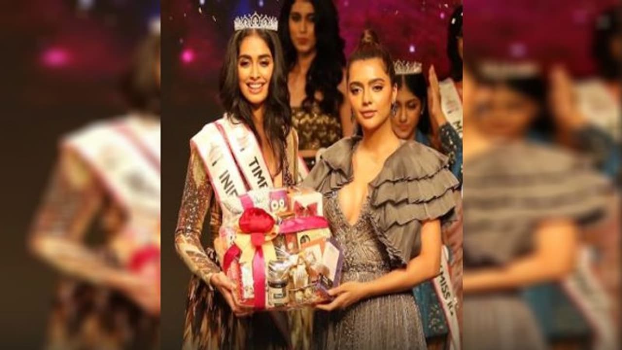 এবার 'ফেমিনা মিস ইন্ডিয়া ওয়ার্ল্ড', খেতাব জয়ী কর্ণাটকের মেয়ে সিনি শেট্টি এবার 'ফেমিনা মিস ইন্ডিয়া ওয়ার্ল্ড', খেতাব জয়ী কর্ণাটকের মেয়ে সিনি শেট্টি