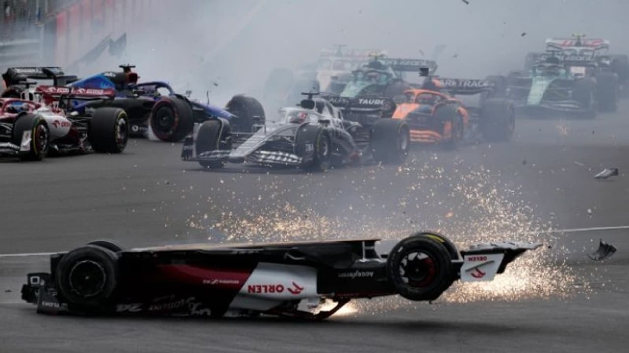 ബ്രിട്ടീഷ് ഗ്രാന്‍പ്രീയ്ക്കിടെ അപകടത്തില്‍ നിന്ന് അത്ഭുതകരമായി രക്ഷപ്പെട്ട് ചൈനീസ് ഡ്രൈവര്‍ വീഡിയോ കാണാം