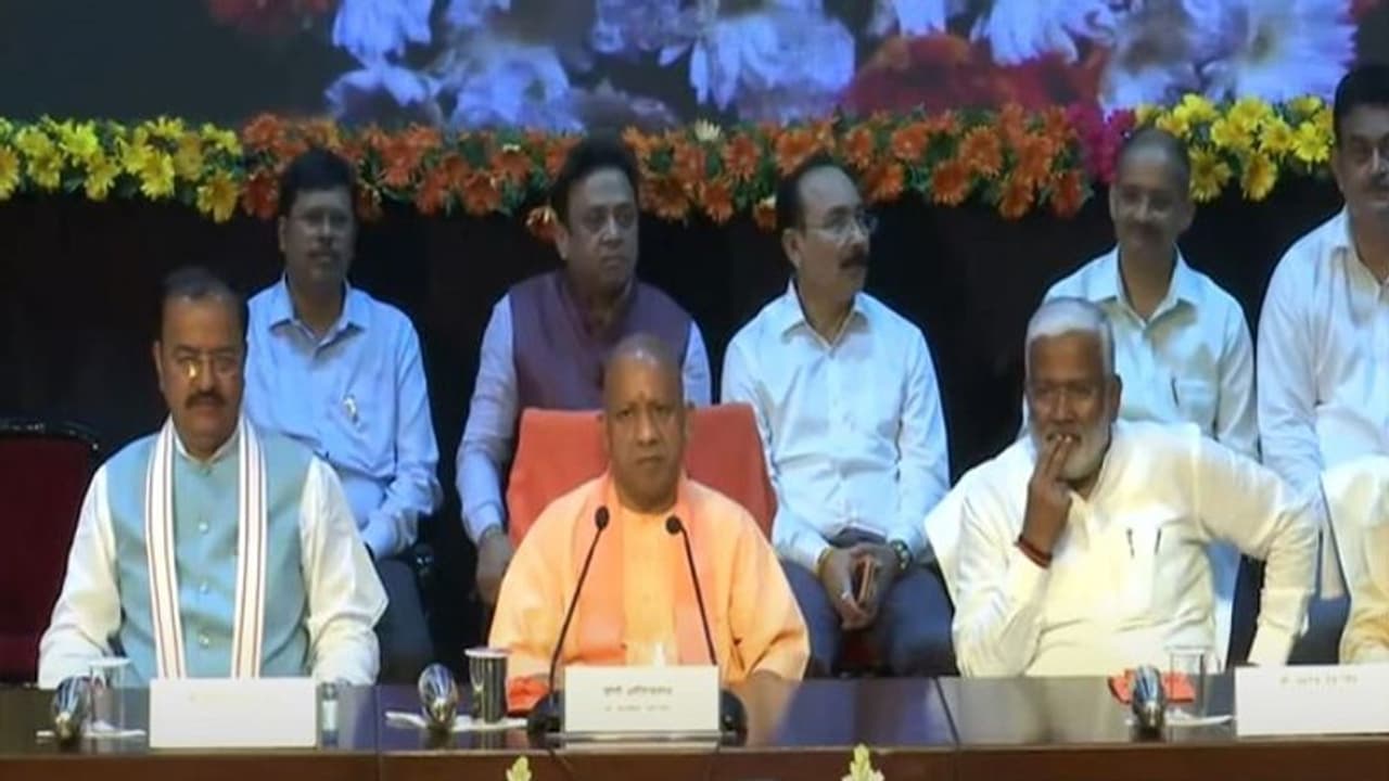 योगी सरकार 2.0 के 100 दिन: अचीवर्स स्टेट की लिस्ट में शामिल हुआ यूपी, 20 प्वाइंट्स में समझिए पूरा लेखा जोखा योगी सरकार 2.0 के 100 दिन: अचीवर्स स्टेट की लिस्ट में शामिल हुआ यूपी, 20 प्वाइंट्स में समझिए पूरा लेखा जोखा